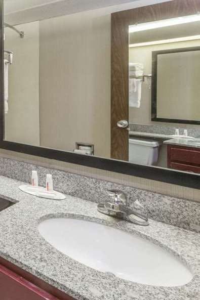 Hotel Baymont Michigan City photo 4