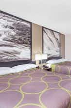 Hotel Super 8 by Wyndham Columbus Airport photo 2