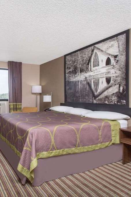 Hotel Super 8 by Wyndham Columbus Airport photo 1