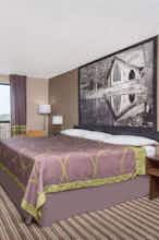 Hotel Super 8 by Wyndham Columbus Airport photo 1