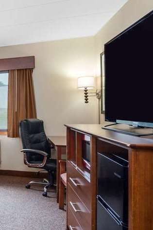 Hotel AmericInn by Wyndham Tomah photo 3