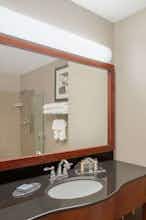 Hotel Wingate by Wyndham Columbia photo 4