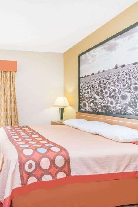 Hotel Super 8 by Wyndham Wichita South photo 1