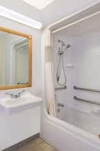 Hotel Baymont by Wyndham Enid photo 5