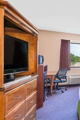 Hotel Baymont by Wyndham Enid photo 3