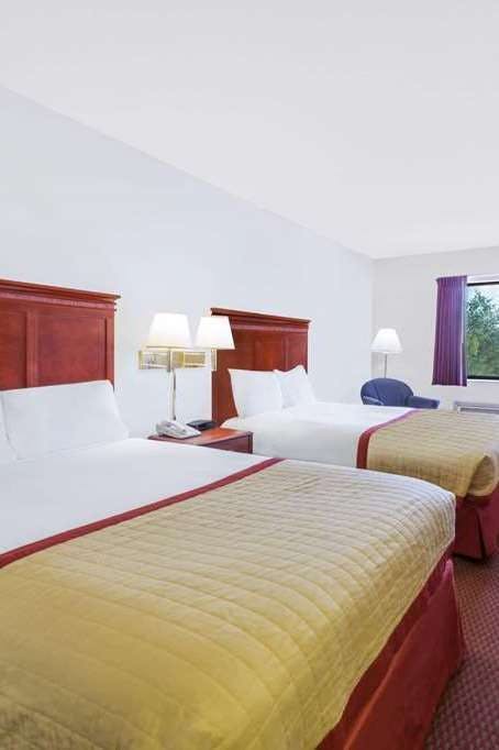 Hotel Baymont by Wyndham Enid photo 2