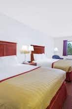 Hotel Baymont by Wyndham Enid photo 2