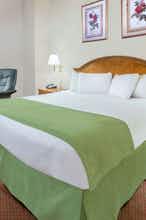 Hotel Baymont by Wyndham Enid photo 1
