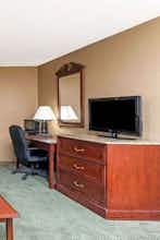 Hotel Super 8 by Wyndham Poplar Bluff Missouri photo 3