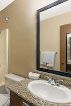 Hotel Super 8 by Wyndham Poplar Bluff Missouri photo 4