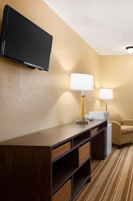 Hotel Super 8 by Wyndham Rantoul photo 3