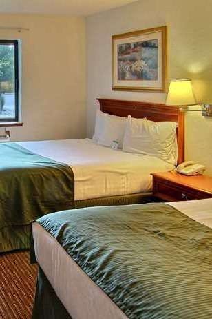 Hotel Days Inn & Suites by Wyndham Traverse City photo 3