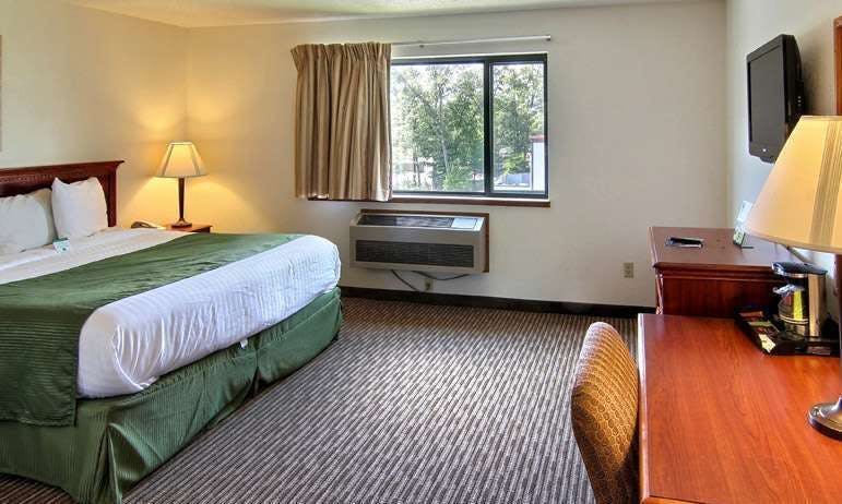 Days Inn & Suites by Wyndham Traverse City