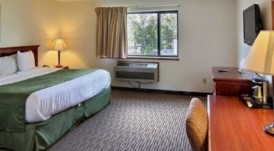 Days Inn & Suites by Wyndham Traverse City