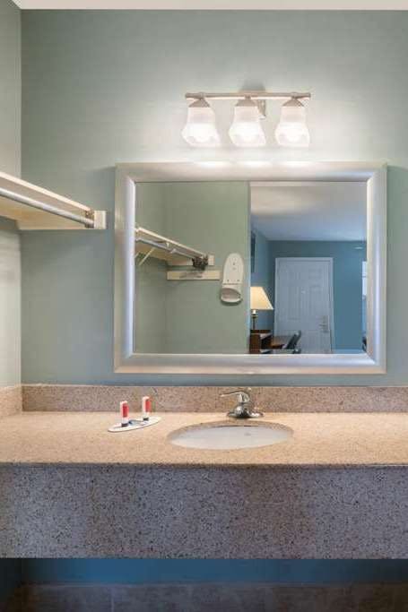 Hotel Travelodge by Wyndham Santee photo 4