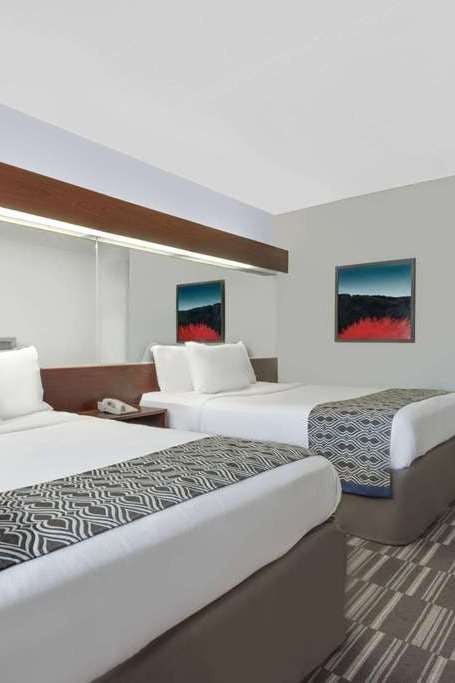 Hotel Microtel London photo 2