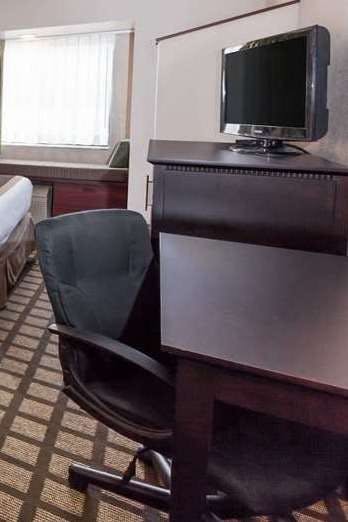 Hotel Baymont by Wyndham Gaylord photo 3