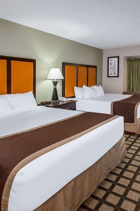 Hotel Baymont by Wyndham Gaylord photo 2