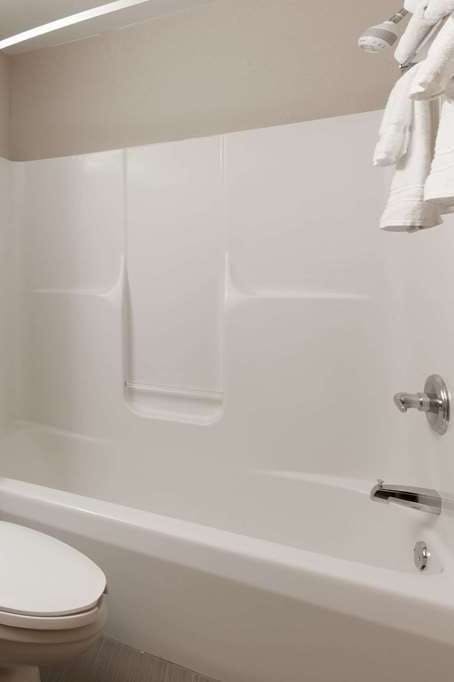 Hotel Baymont by Wyndham Gaylord photo 5