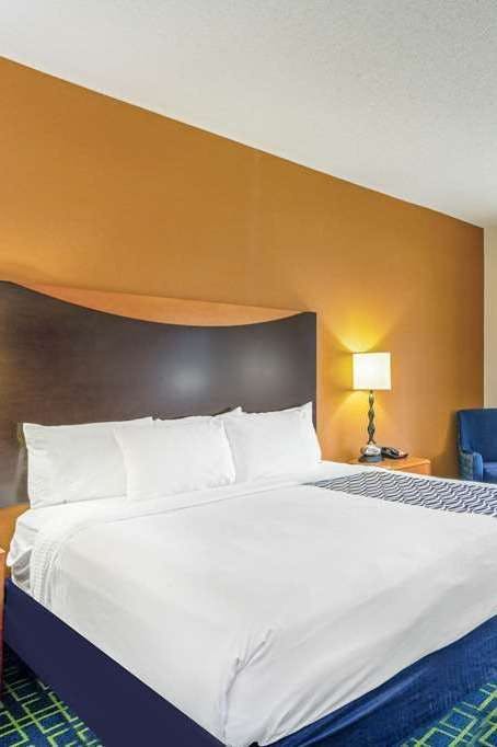 Hotel La Quinta Inn & Suites by Wyndham Manassas Battlefield photo 1