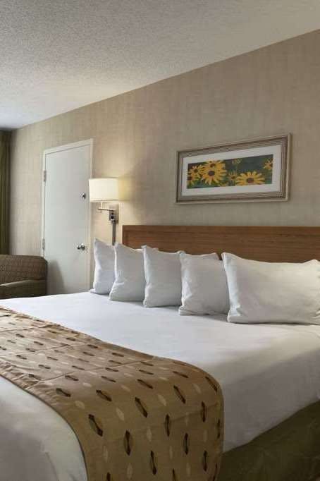 Hotel Days Inn by Wyndham Frederick photo 1