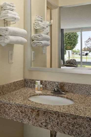 Hotel Days Inn by Wyndham Frederick photo 5