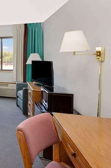 Hotel Super 8 Macomb IL photo 3