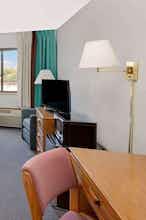 Hotel Super 8 Macomb IL photo 3