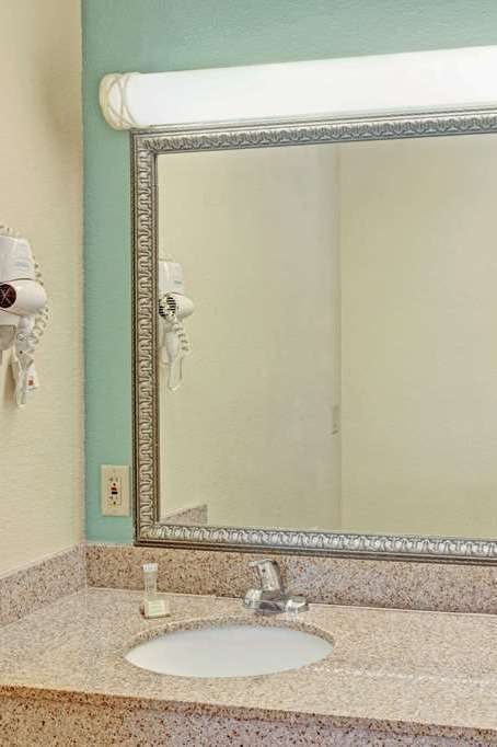 Hotel Super 8 Dallas East Near Fair Park Downtown photo 4