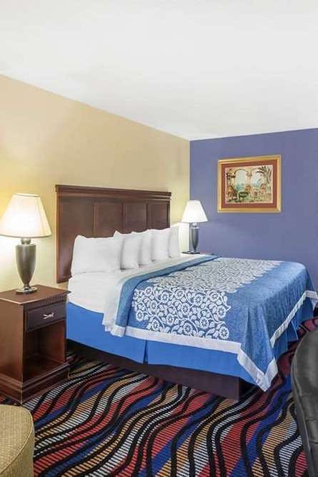 Hotel Days Inn by Wyndham Uvalde photo 1