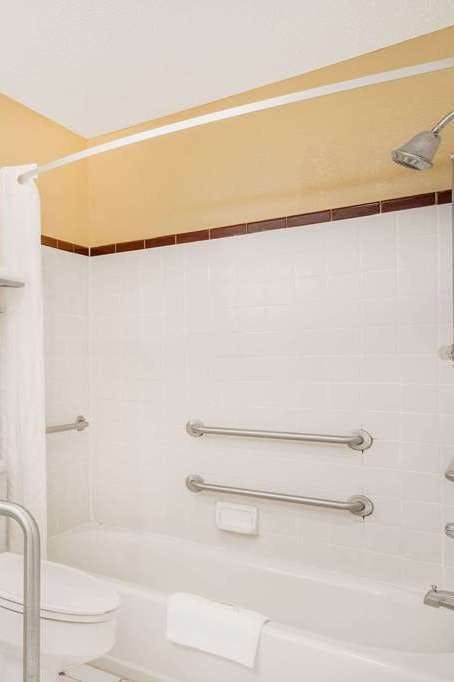 Hotel Super 8 by Wyndham Sumter photo 4