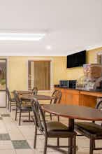 Hotel Super 8 by Wyndham Sumter photo 5