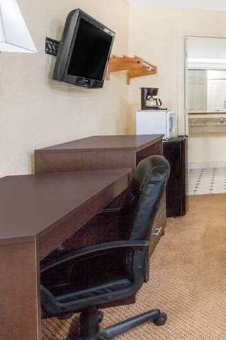 Hotel Super 8 by Wyndham Sumter photo 3