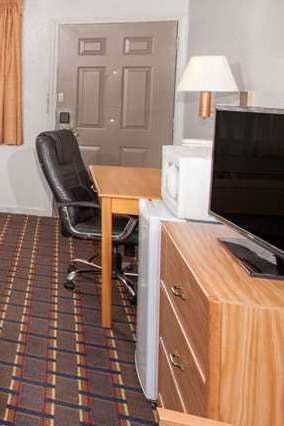 Hotel Days Inn by Wyndham Farmer City photo 3