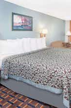 Hotel Days Inn by Wyndham Farmer City photo 1