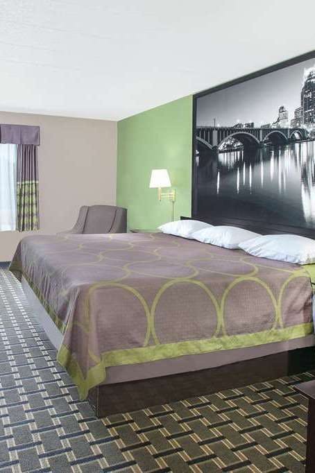 Hotel Super 8 by Wyndham Grand Prairie North photo 1