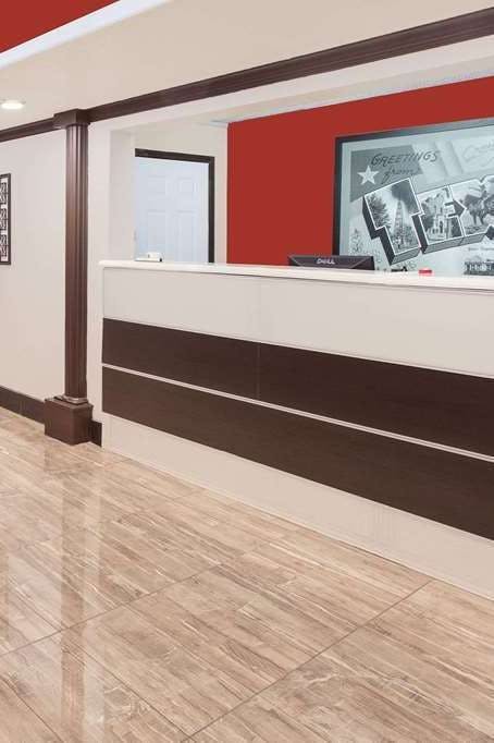 Hotel Super 8 by Wyndham Grand Prairie North photo 5