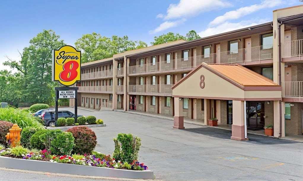 Super 8 by Wyndham Laurel