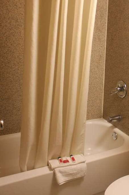 Hotel Super 8 by Wyndham Laurel photo 3