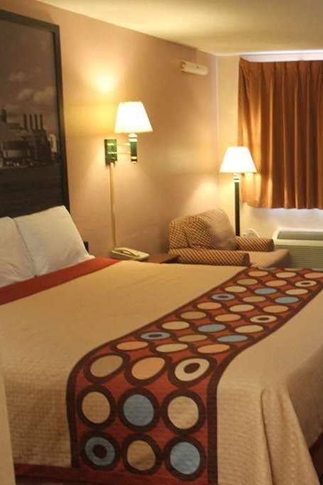 Hotel Super 8 by Wyndham Laurel photo 2