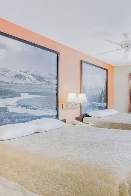 Hotel Super 8 by Wyndham Cooke City Yellowstone Park Area photo 2