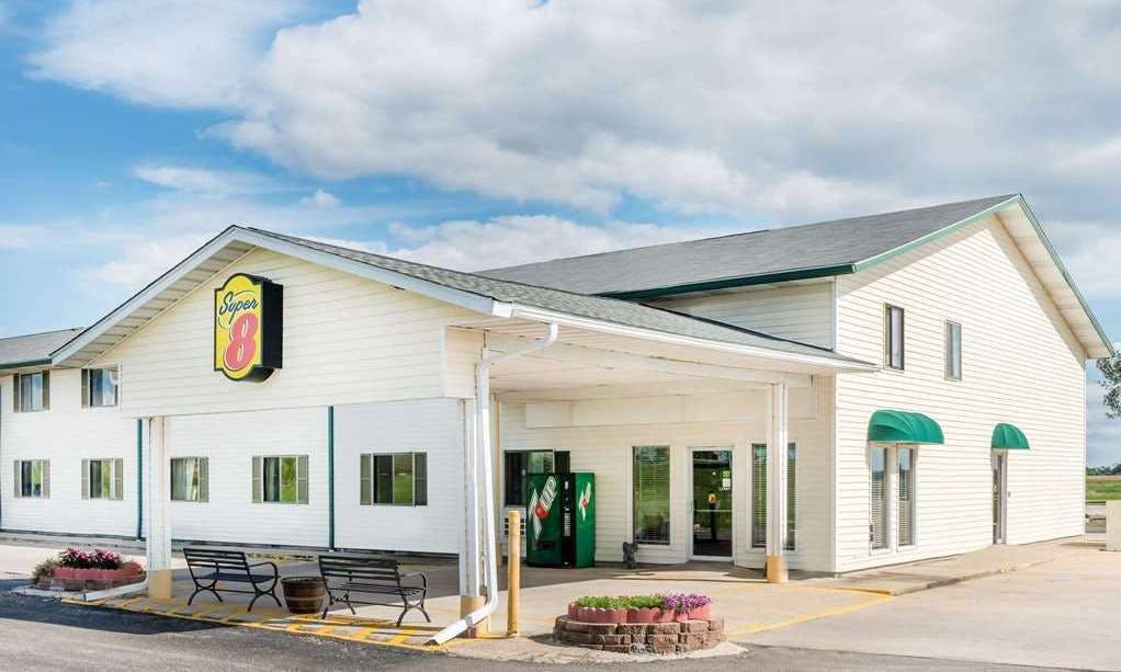 Super 8 by Wyndham Okawville