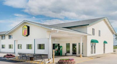 Super 8 by Wyndham Okawville