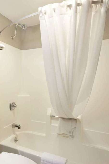 Hotel Super 8 by Wyndham Tuscola photo 5