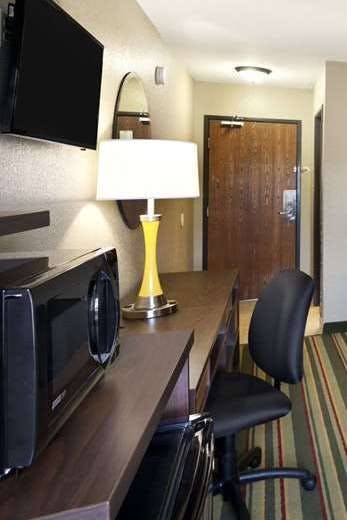 Hotel Super 8 by Wyndham Tuscola photo 3