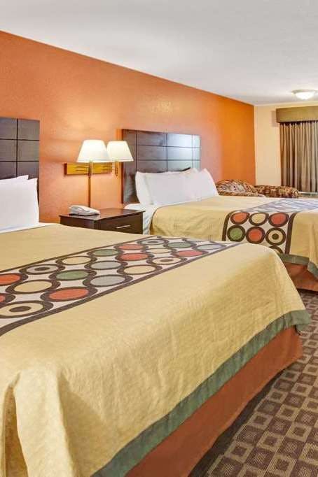 Hotel Super 8 by Wyndham Mont Belvieu/Baytown East photo 2