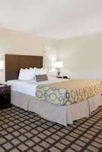 Hotel Baymont Erie photo 1