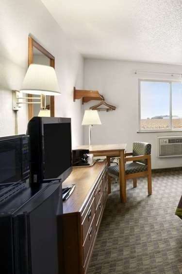 Hotel Super 8 by Wyndham Peru Starved Rock State Park photo 3