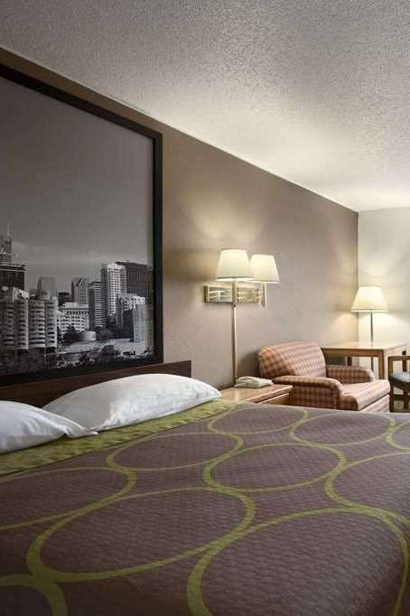 Hotel Super 8 by Wyndham Peru Starved Rock State Park photo 1