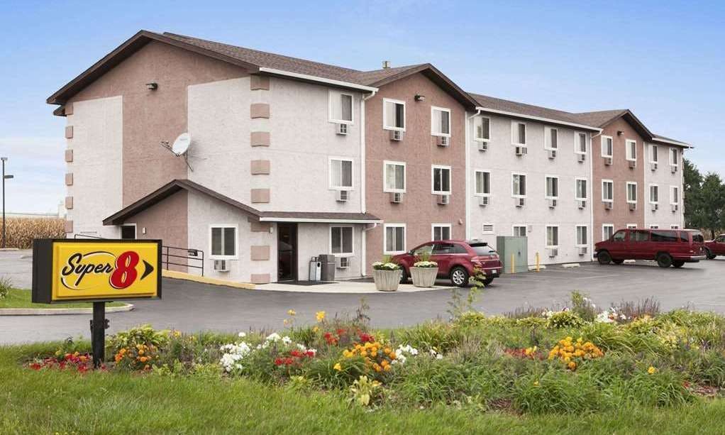 Super 8 by Wyndham Peru Starved Rock State Park